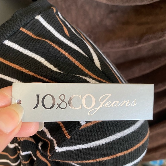 Jo & Co Jeans // Ribbed long sleeve tee - Picture 2 of 4